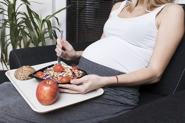 Guide to Eating Well During Pregnancy and After Giving Birth