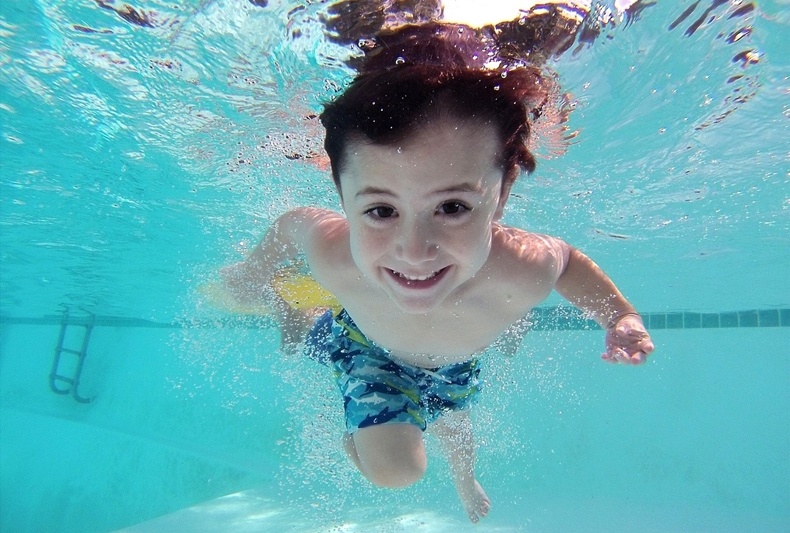 6 Safety Rules to Keep in Mind when Swimming with Kids for the First Time