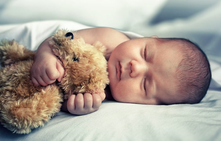 6 Ways to Help Your Baby Sleep Well On Summer Nights