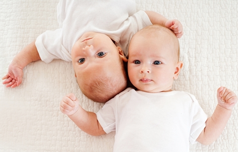 Sleep Guide for Newborn Twins (For New Parents)